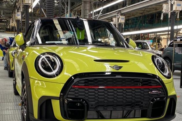 Facelift van de MINI Cabrio rolt van de band